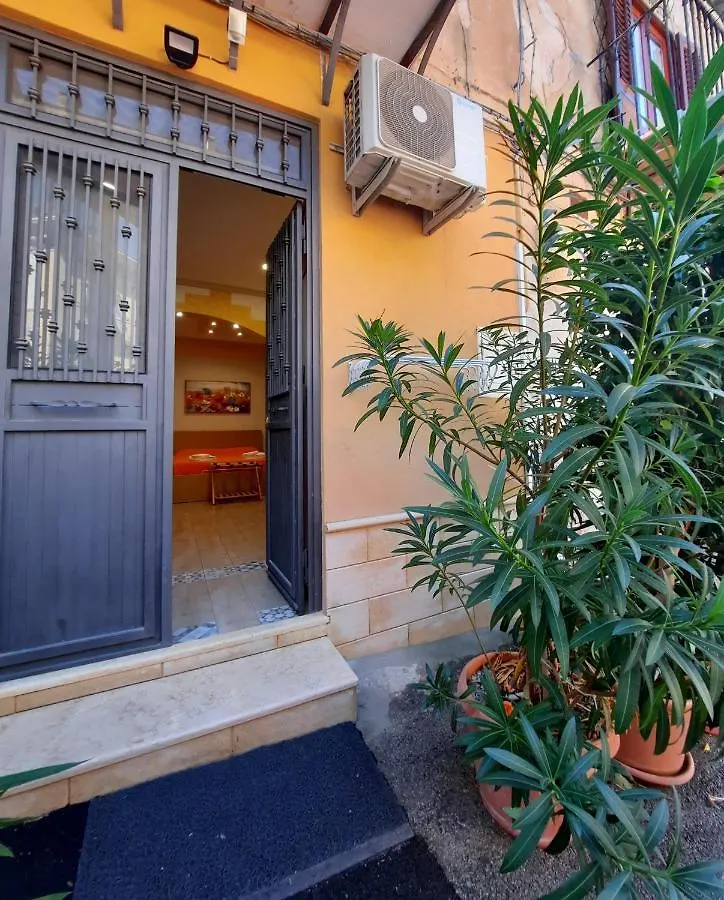 Il Sole Della Guilla Vila Palermo 0*,  Itália